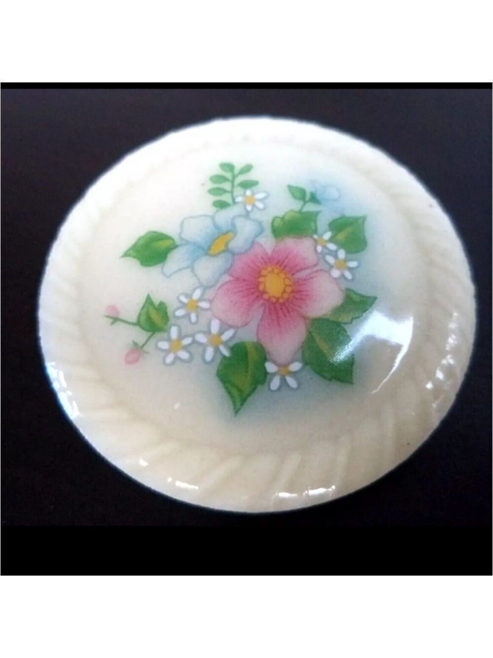 AVON GLASS FLOWER 1.5" BROOCH